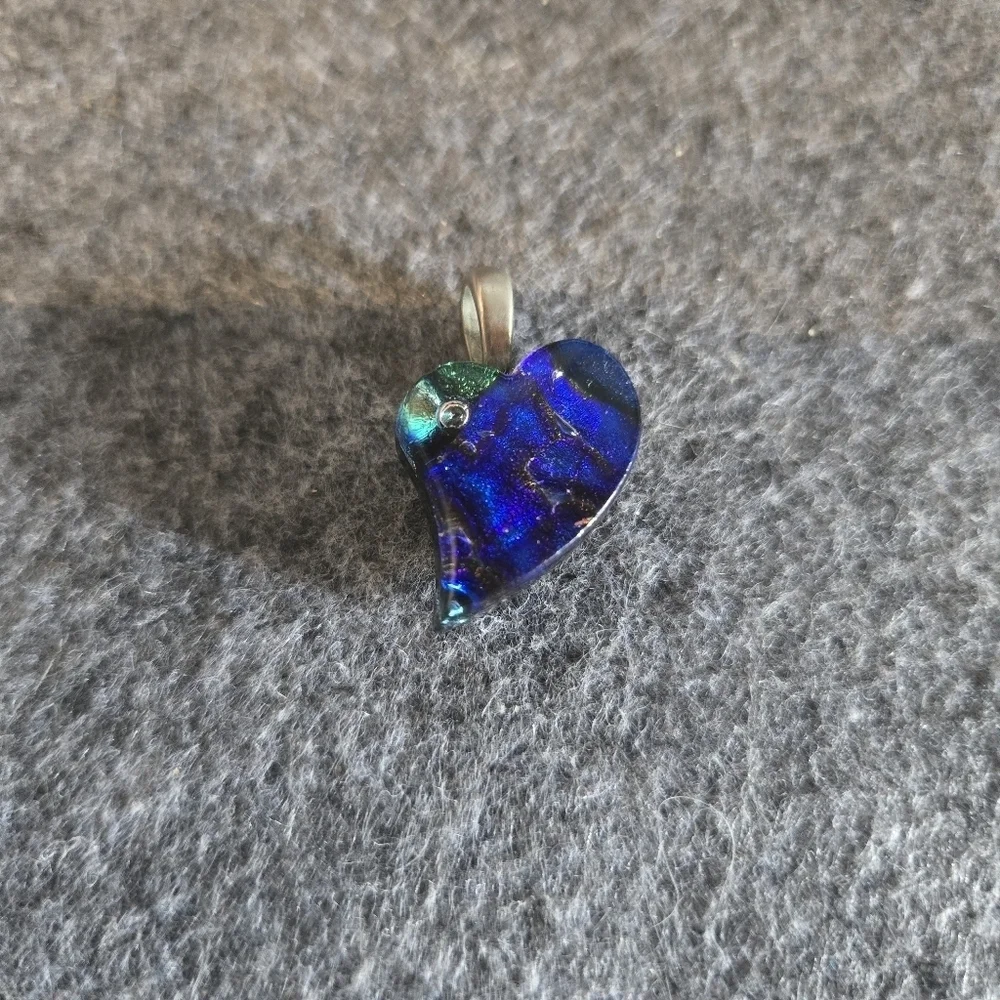 Glass Heart Pendant - Picture 4 of 6